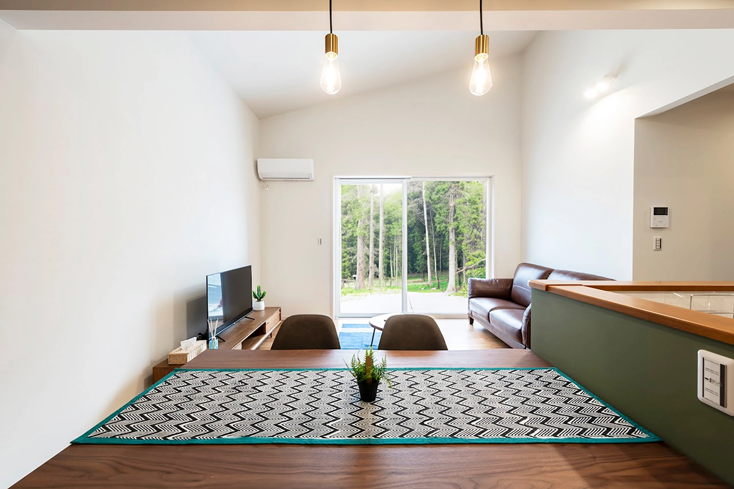 LIVING / DINING / KITCHEN