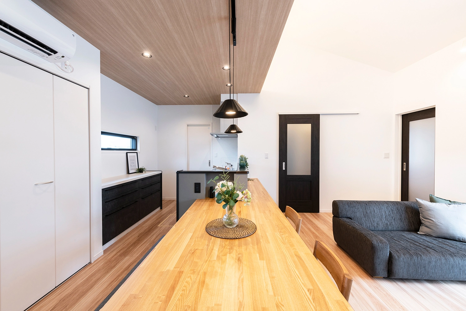 LIVING / DINING / KITCHEN