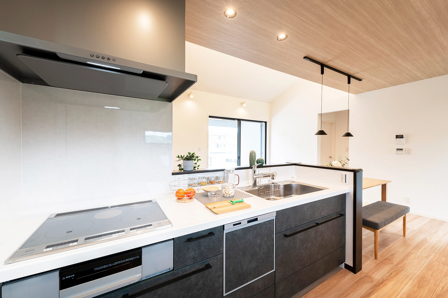 LIVING / DINING / KITCHEN