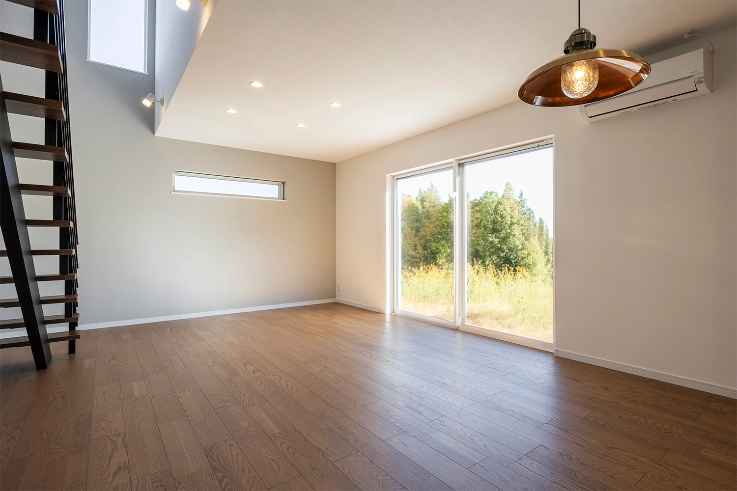 LIVING / DINING / KITCHEN