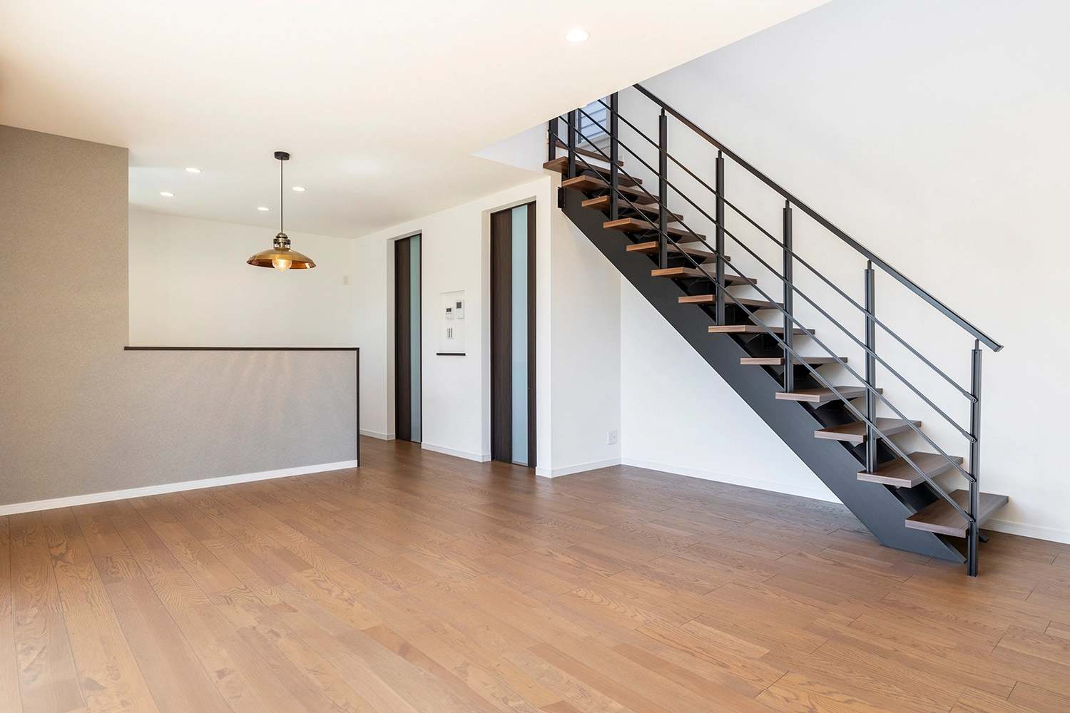 LIVING / DINING / KITCHEN